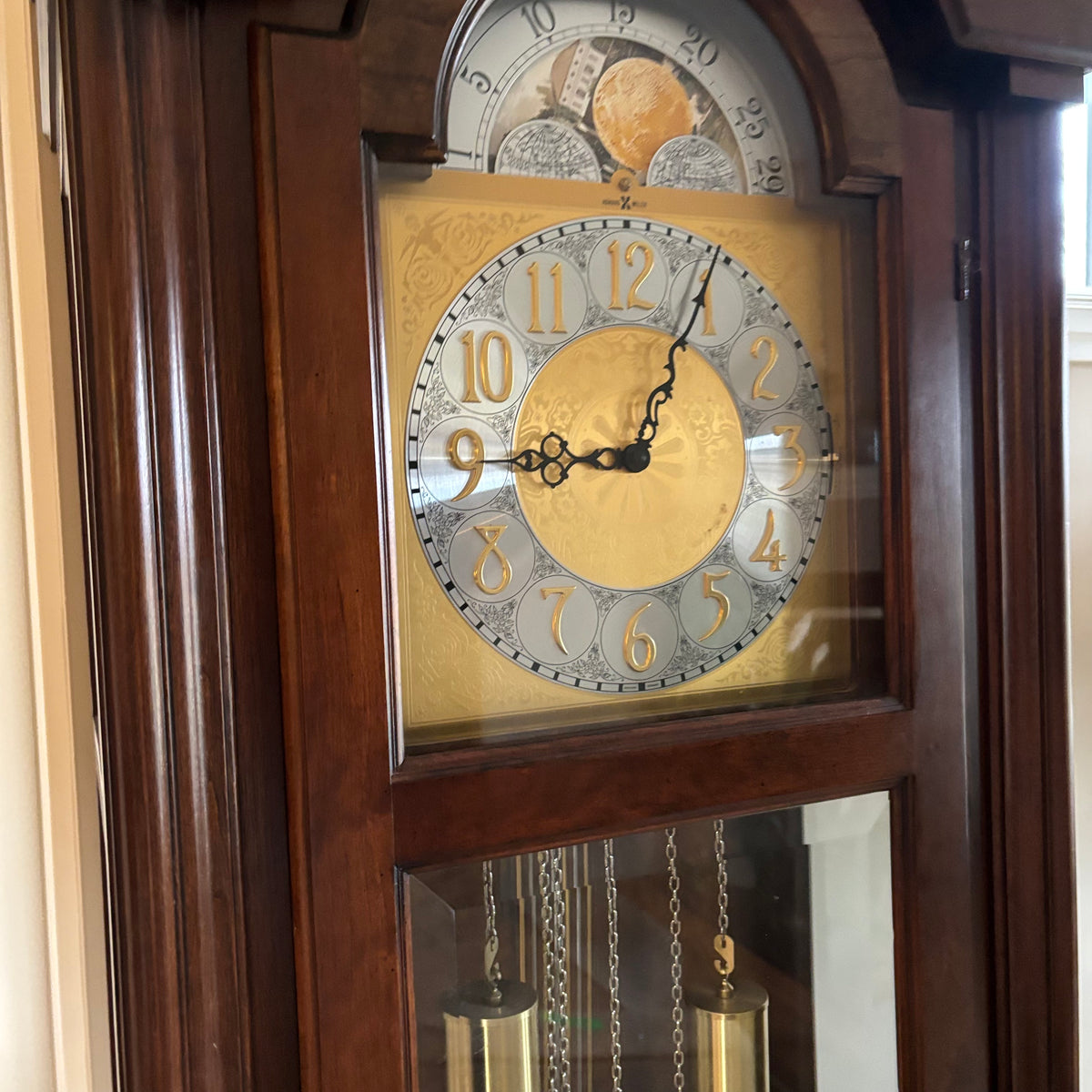 B100 Vintage Howard Millar Grandfather Clock (in excellent working condition) **SEE FULL DESCRIPTION