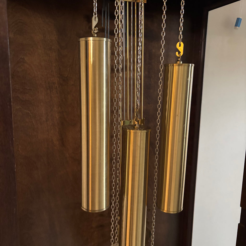 B100 Vintage Howard Millar Grandfather Clock (in excellent working condition) **SEE FULL DESCRIPTION