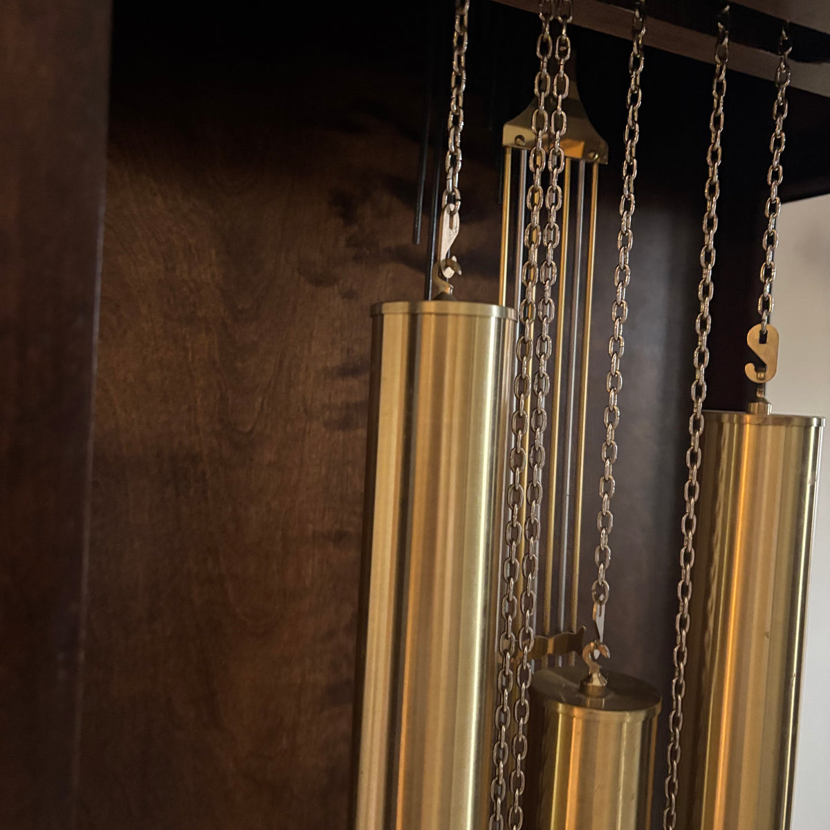 B100 Vintage Howard Millar Grandfather Clock (in excellent working condition) **SEE FULL DESCRIPTION