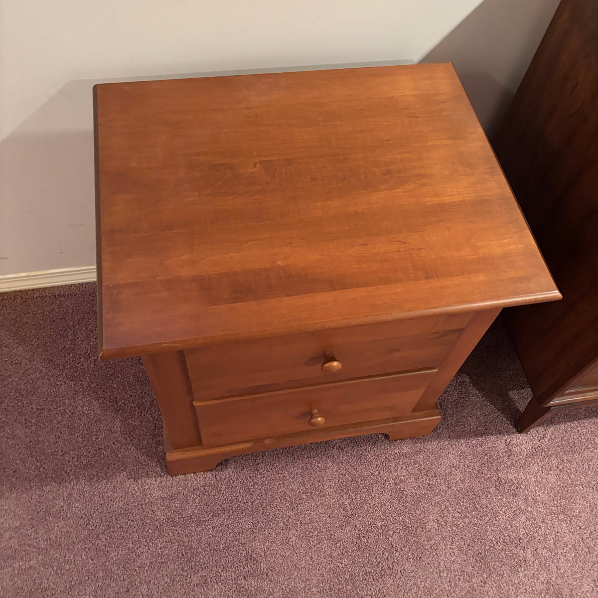 R101 VINTAGE SOLID WOOD NADEAU MADE IN CANADA NIGHT STAND (25" X 20" X 17")
