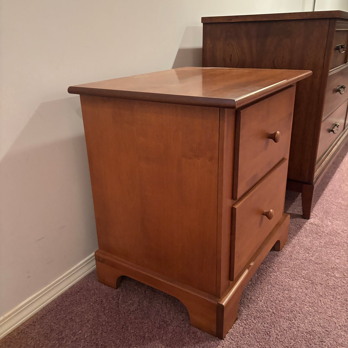 R101 VINTAGE SOLID WOOD NADEAU MADE IN CANADA NIGHT STAND (25" X 20" X 17")