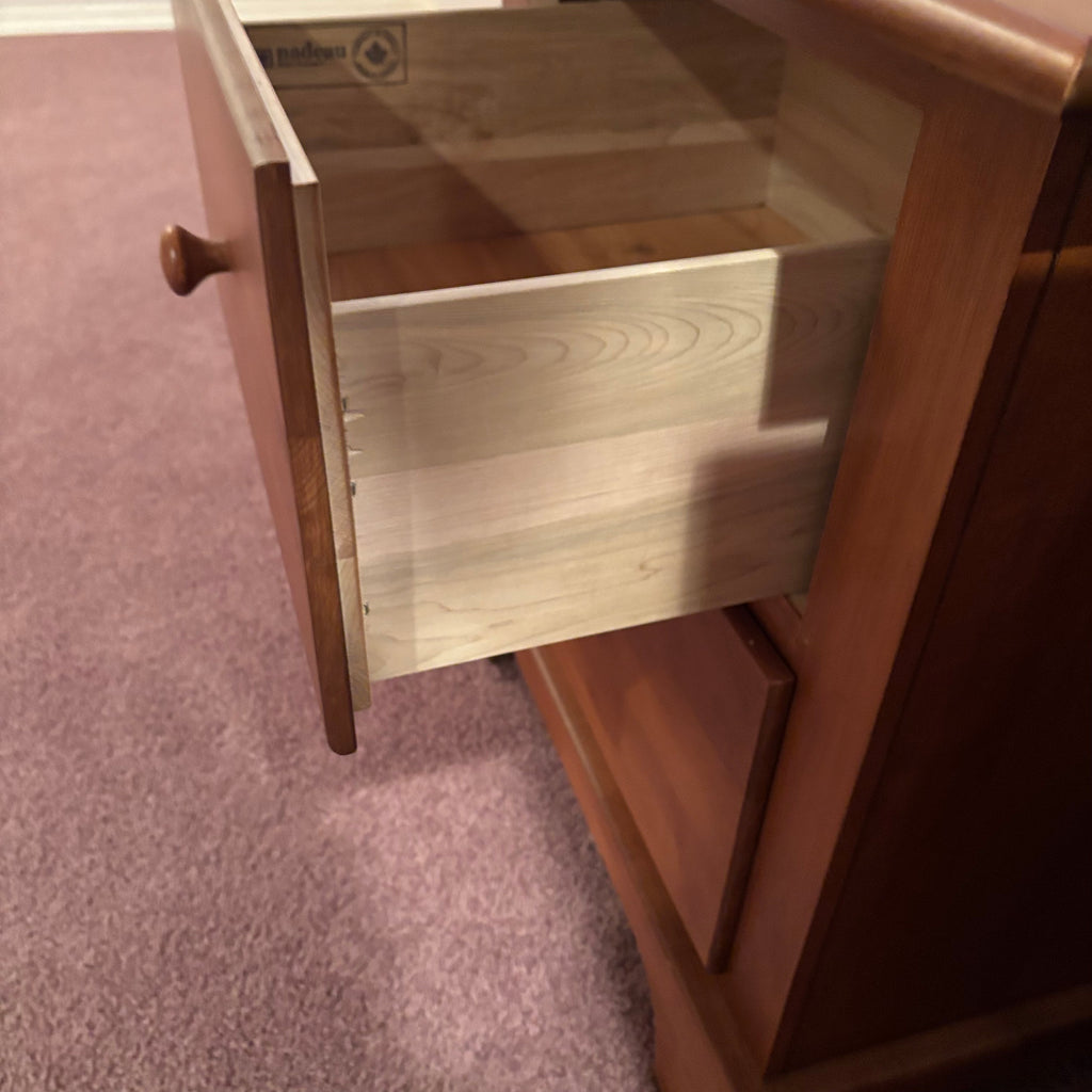 R101 VINTAGE SOLID WOOD NADEAU MADE IN CANADA NIGHT STAND (25" X 20" X 17")