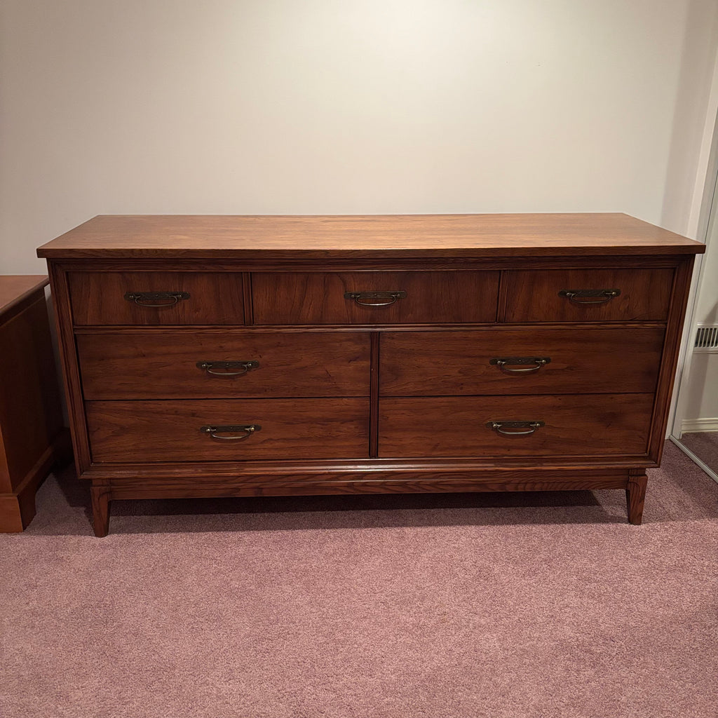 R102 VINTAGE SOLID WOOD GIBBARD FURNITURE 7 DRAWER DRESSER WITH MIRROR (30" X 55" X 18")