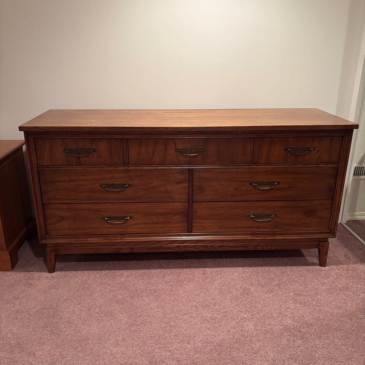 R102 VINTAGE SOLID WOOD GIBBARD FURNITURE 7 DRAWER DRESSER WITH MIRROR (30" X 55" X 18")