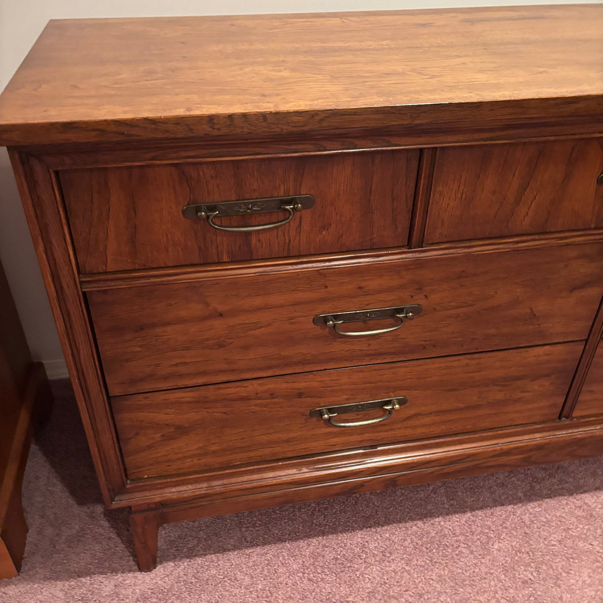 R102 VINTAGE SOLID WOOD GIBBARD FURNITURE 7 DRAWER DRESSER WITH MIRROR (30" X 55" X 18")