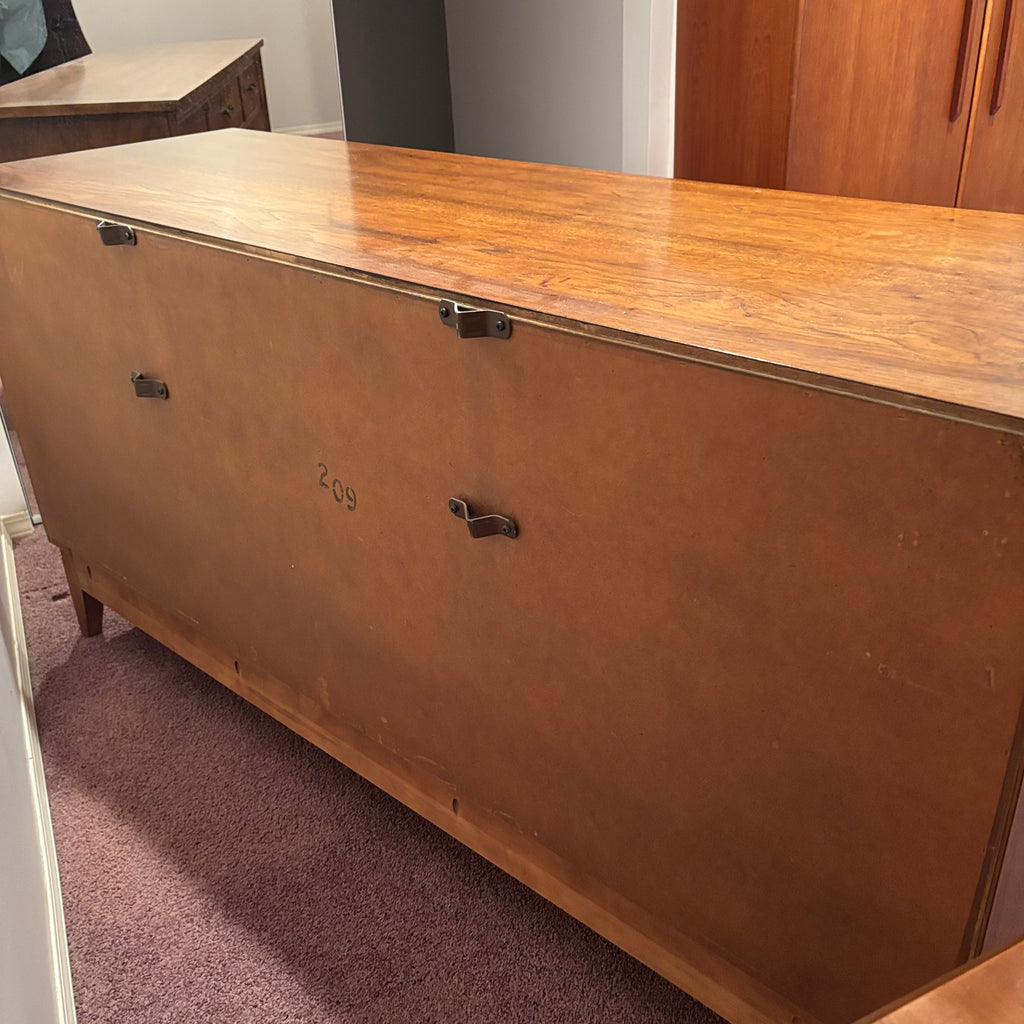 R102 VINTAGE SOLID WOOD GIBBARD FURNITURE 7 DRAWER DRESSER WITH MIRROR (30" X 55" X 18")