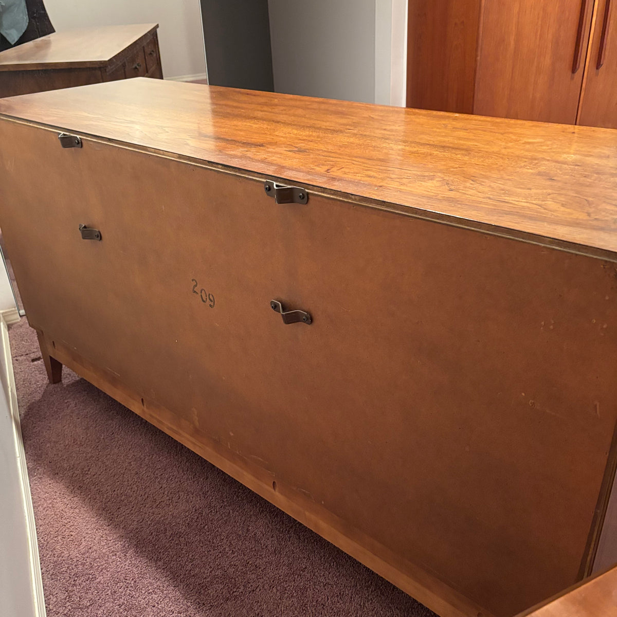 R102 VINTAGE SOLID WOOD GIBBARD FURNITURE 7 DRAWER DRESSER WITH MIRROR (30" X 55" X 18")
