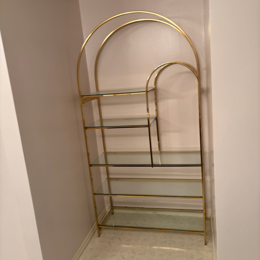 R105 VINTAGE ROUNDED HEAVY BRASS DISPLAY CABINET WITH GLASS SHELVES (70" X 30" X 15")