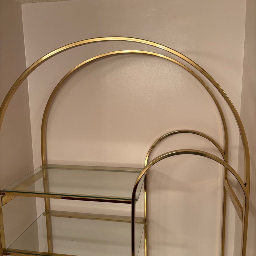 R105 VINTAGE ROUNDED HEAVY BRASS DISPLAY CABINET WITH GLASS SHELVES (70" X 30" X 15")