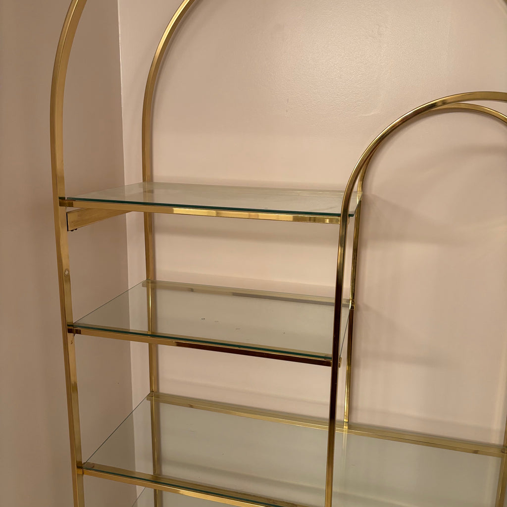 R105 VINTAGE ROUNDED HEAVY BRASS DISPLAY CABINET WITH GLASS SHELVES (70" X 30" X 15")