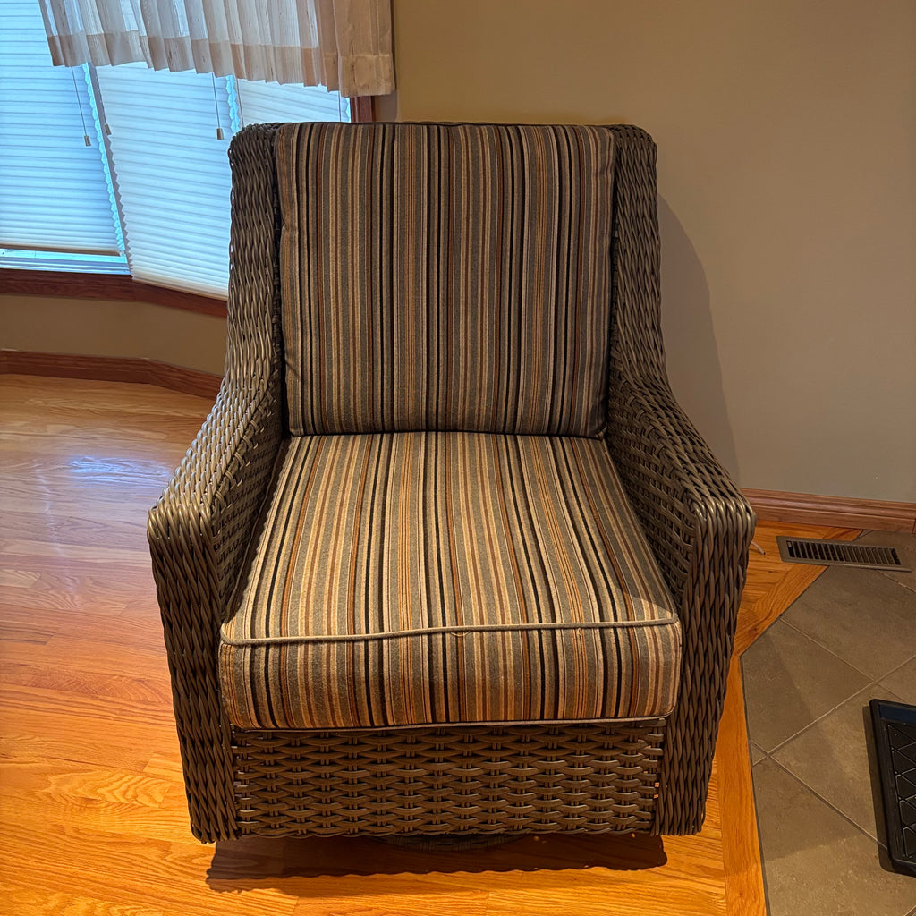R109 WICKER ROCKER/SWIVLE CHAIR WITH STRIPED CUSHIONS