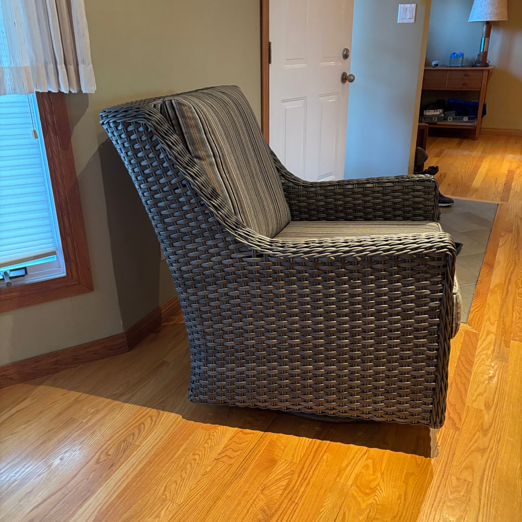 R109 WICKER ROCKER/SWIVLE CHAIR WITH STRIPED CUSHIONS