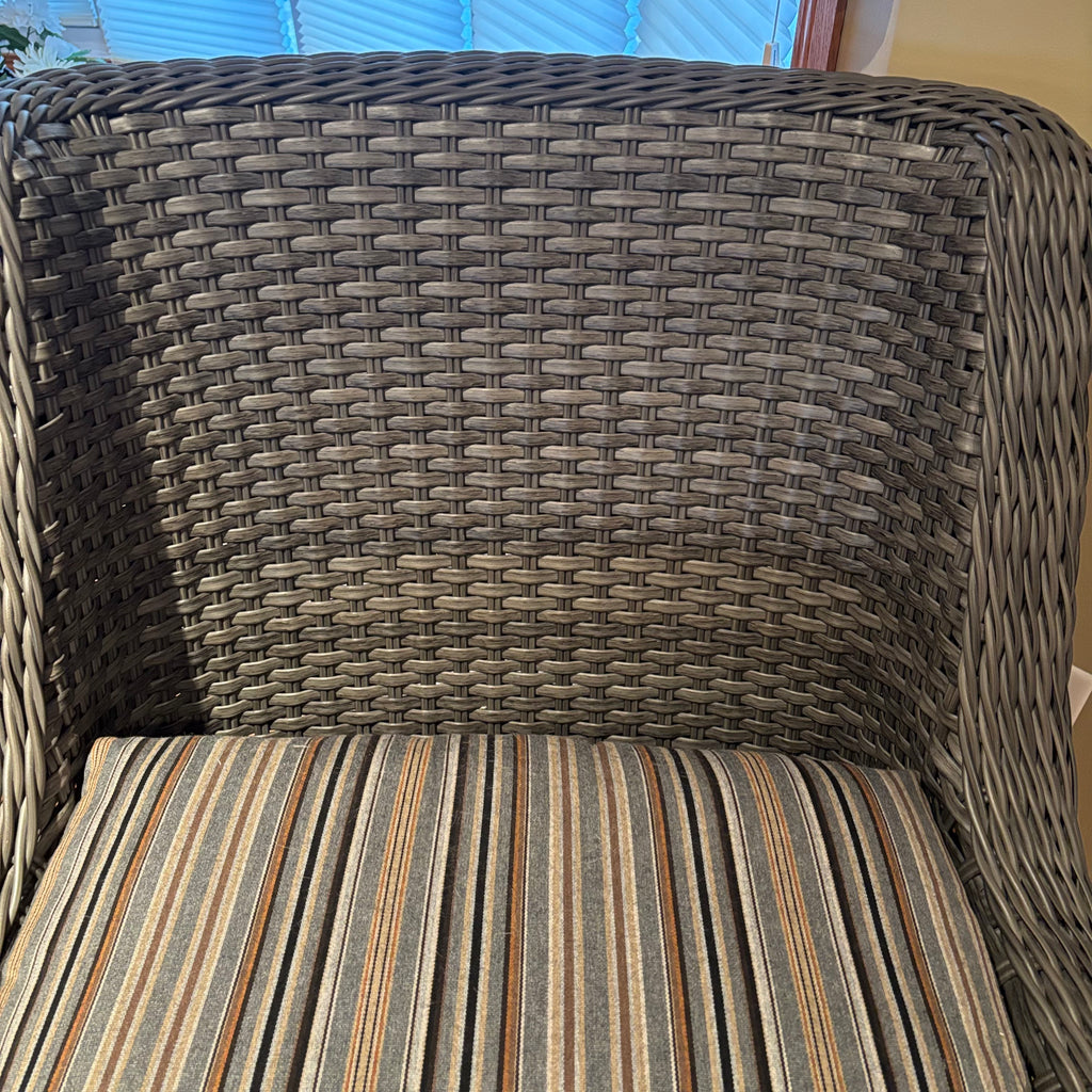 R109 WICKER ROCKER/SWIVLE CHAIR WITH STRIPED CUSHIONS