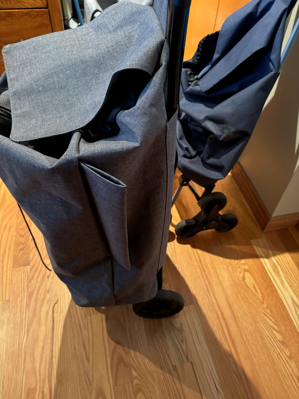 R200 Three rolling shopping bags