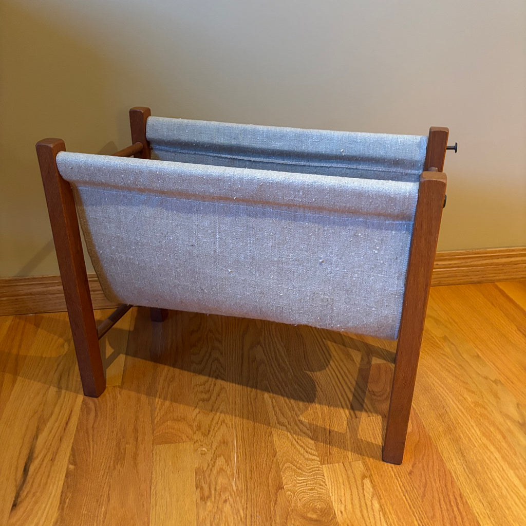 R110 VINTAGE TEAK FRAMED MAGAZINE STAND AND FOLDING CHAIR