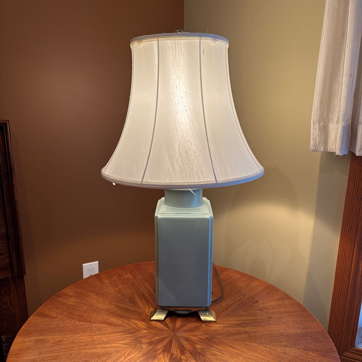 R112 Vintage blue ceramic base table lamp with ivory shade