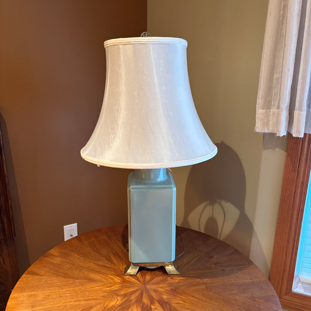 R112 Vintage blue ceramic base table lamp with ivory shade