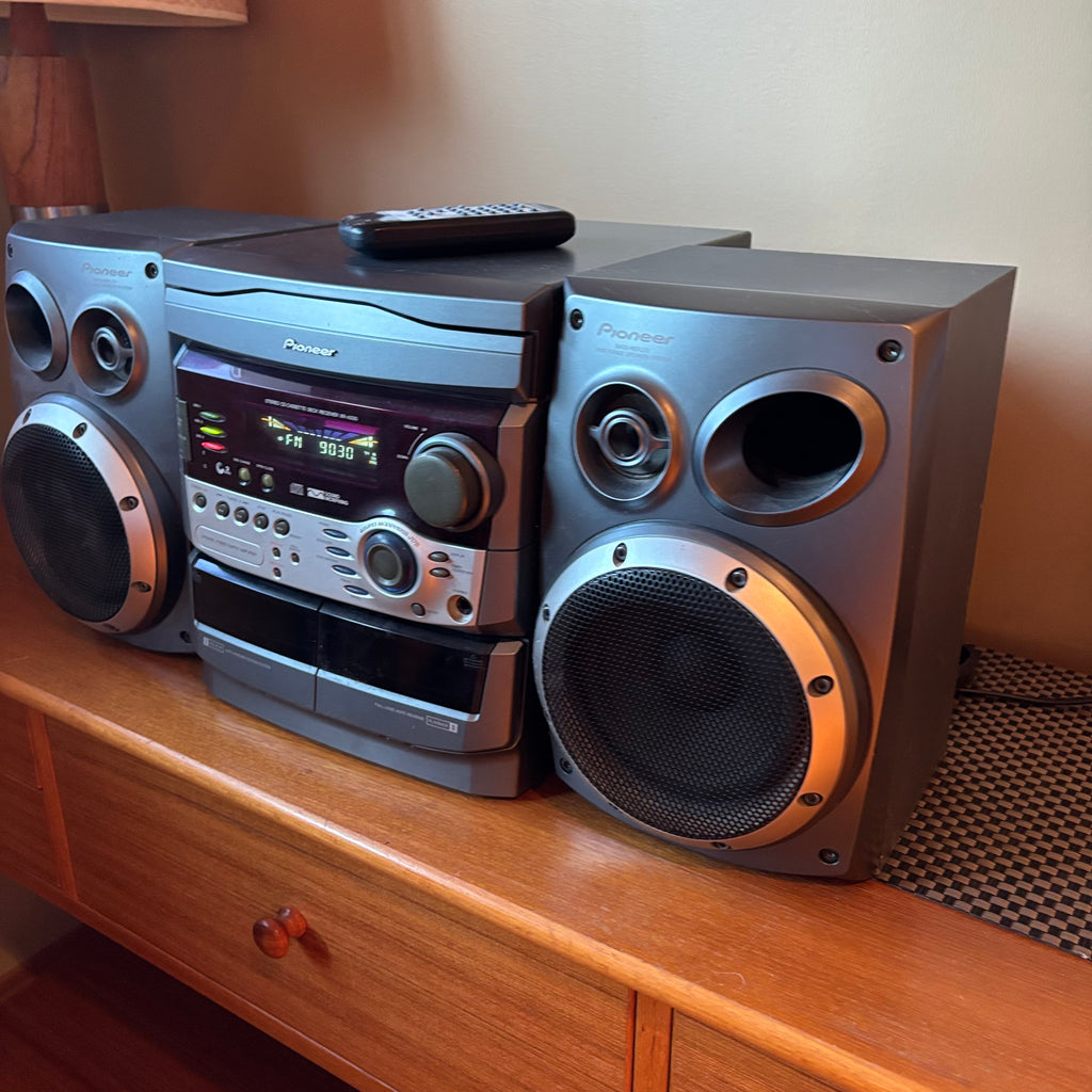 R116A Pioneer Stereo (model XP-A330)***see full description