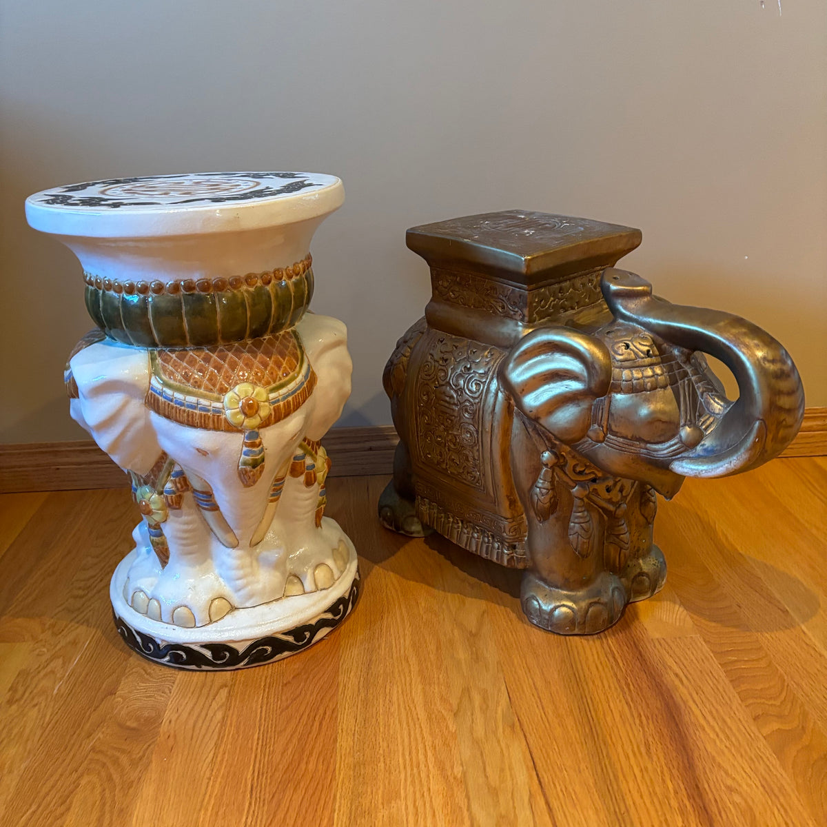 R117A Set of 2 ceramic plant pedestals