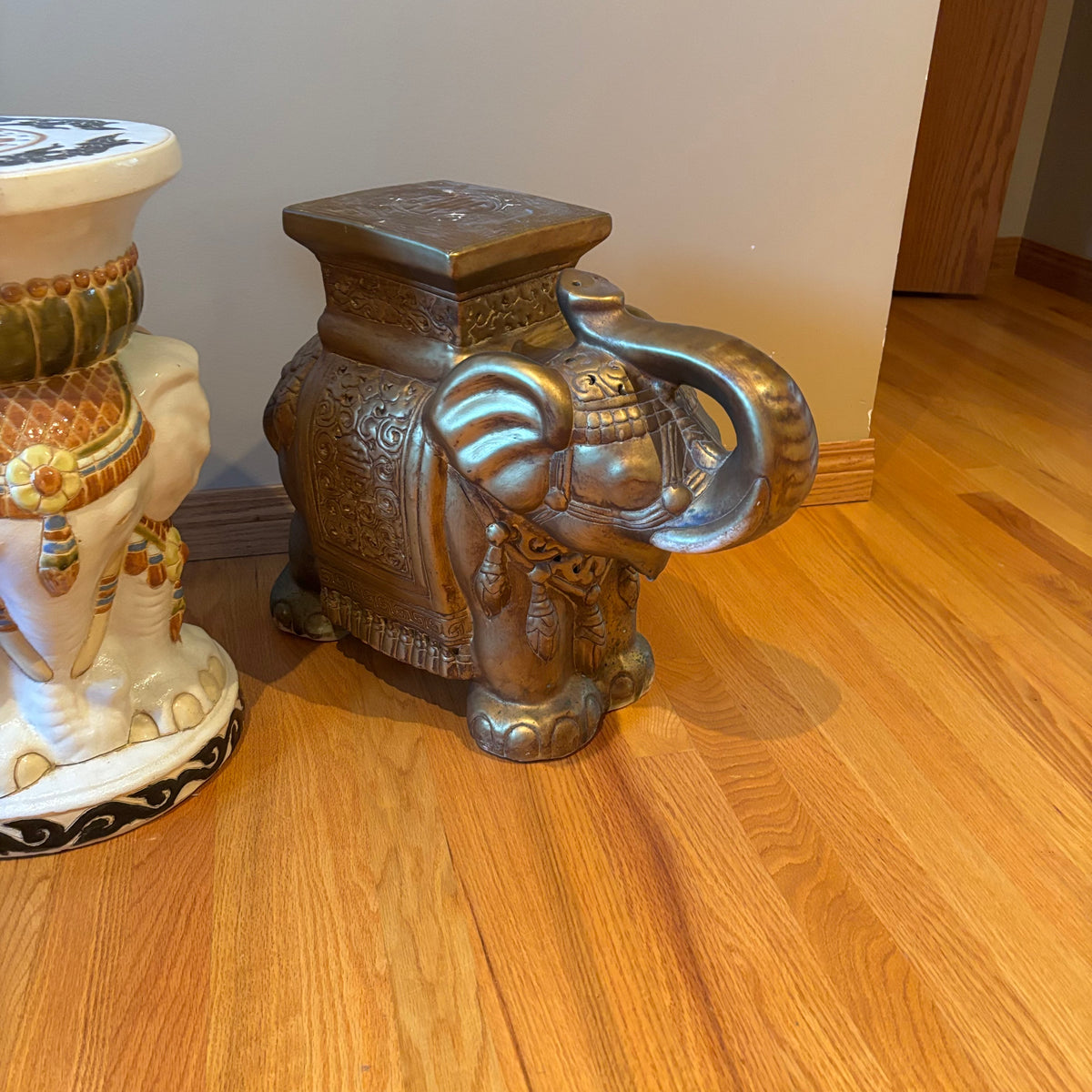 R117A Set of 2 ceramic plant pedestals