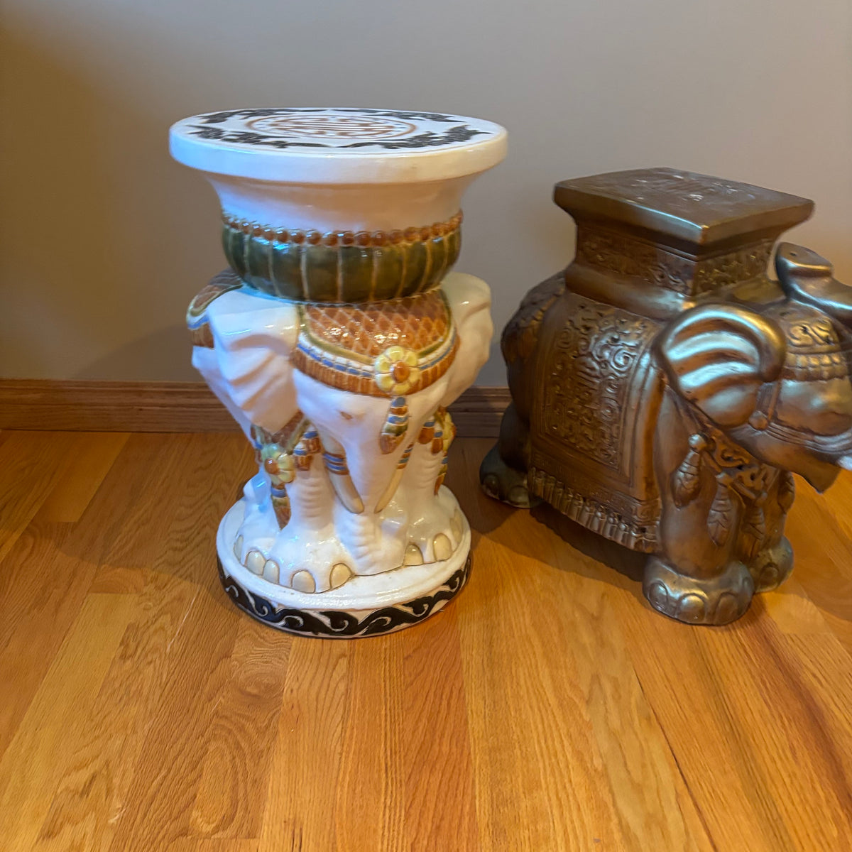 R117A Set of 2 ceramic plant pedestals