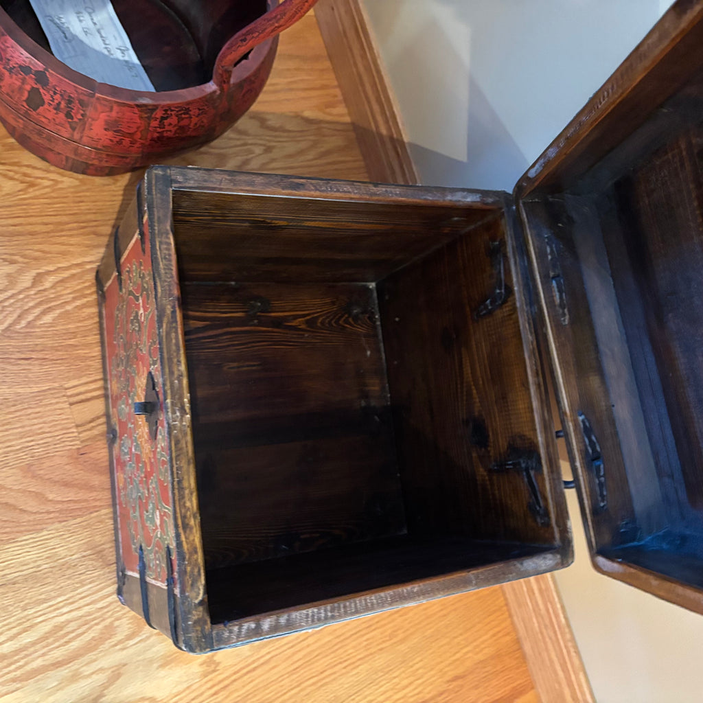 R122 Vintage Asian Grouping (Chinese bucket and decorative wooden box)