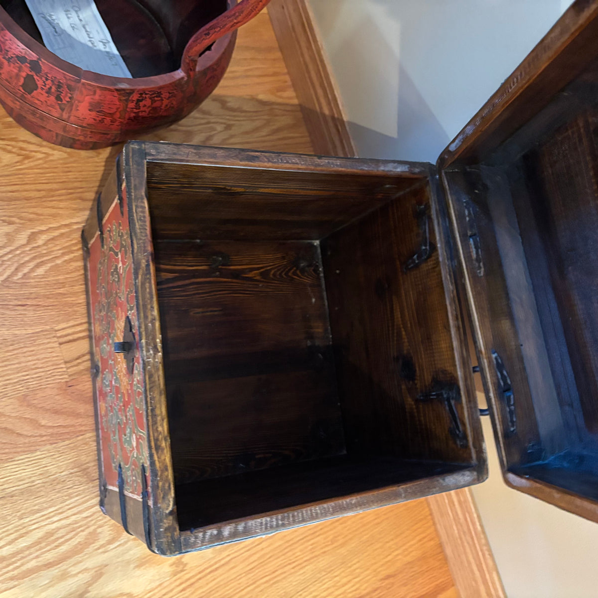 R122 Vintage Asian Grouping (Chinese bucket and decorative wooden box)