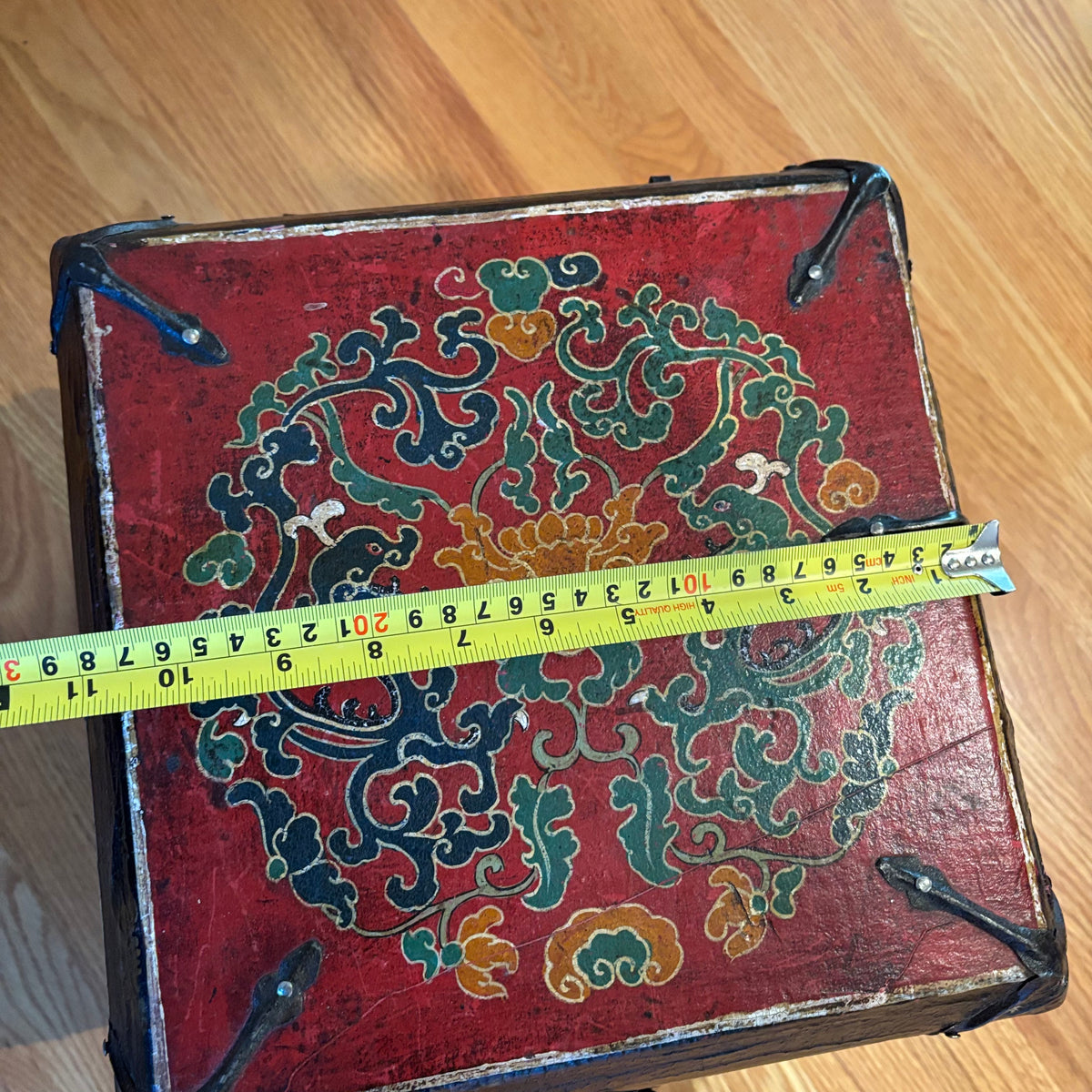 R122 Vintage Asian Grouping (Chinese bucket and decorative wooden box)