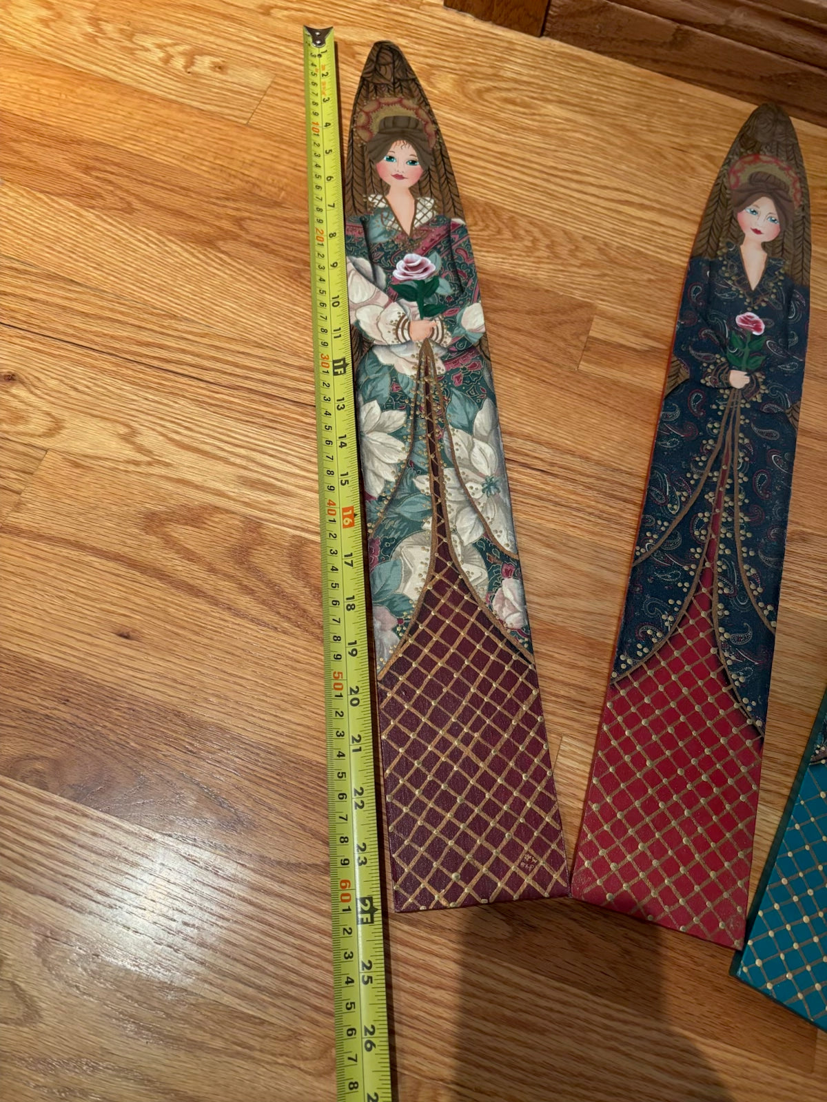 R208 Set of 3 Wooden Painted wall hangings