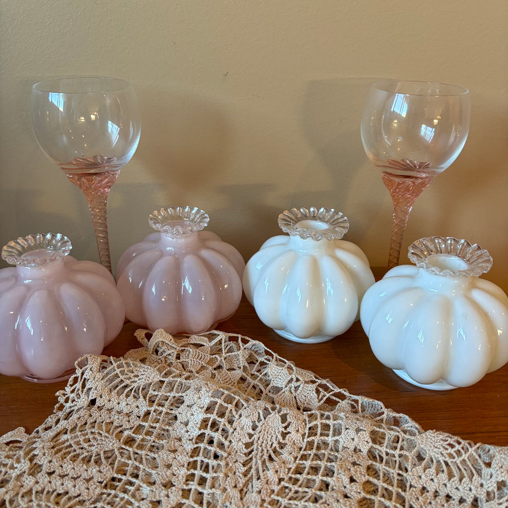 R132 Home Decor Grouping (doilies and more)