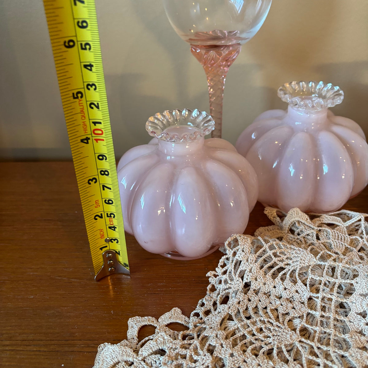 R132 Home Decor Grouping (doilies and more)