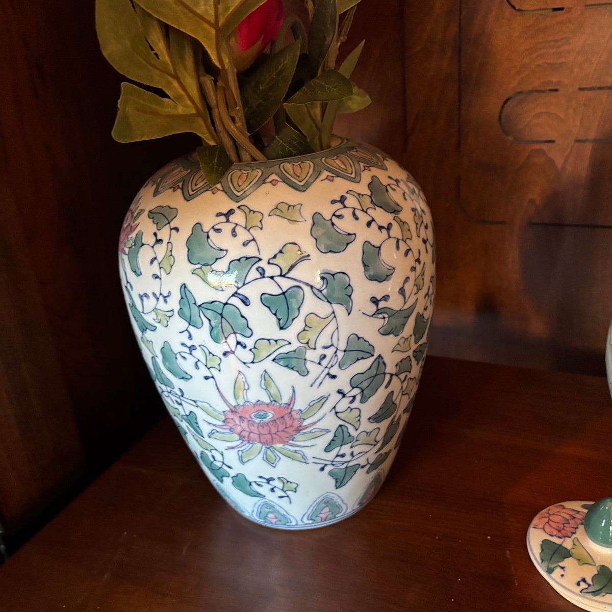 R133 Home Decor Grouping (vase and artificial flower grouping)