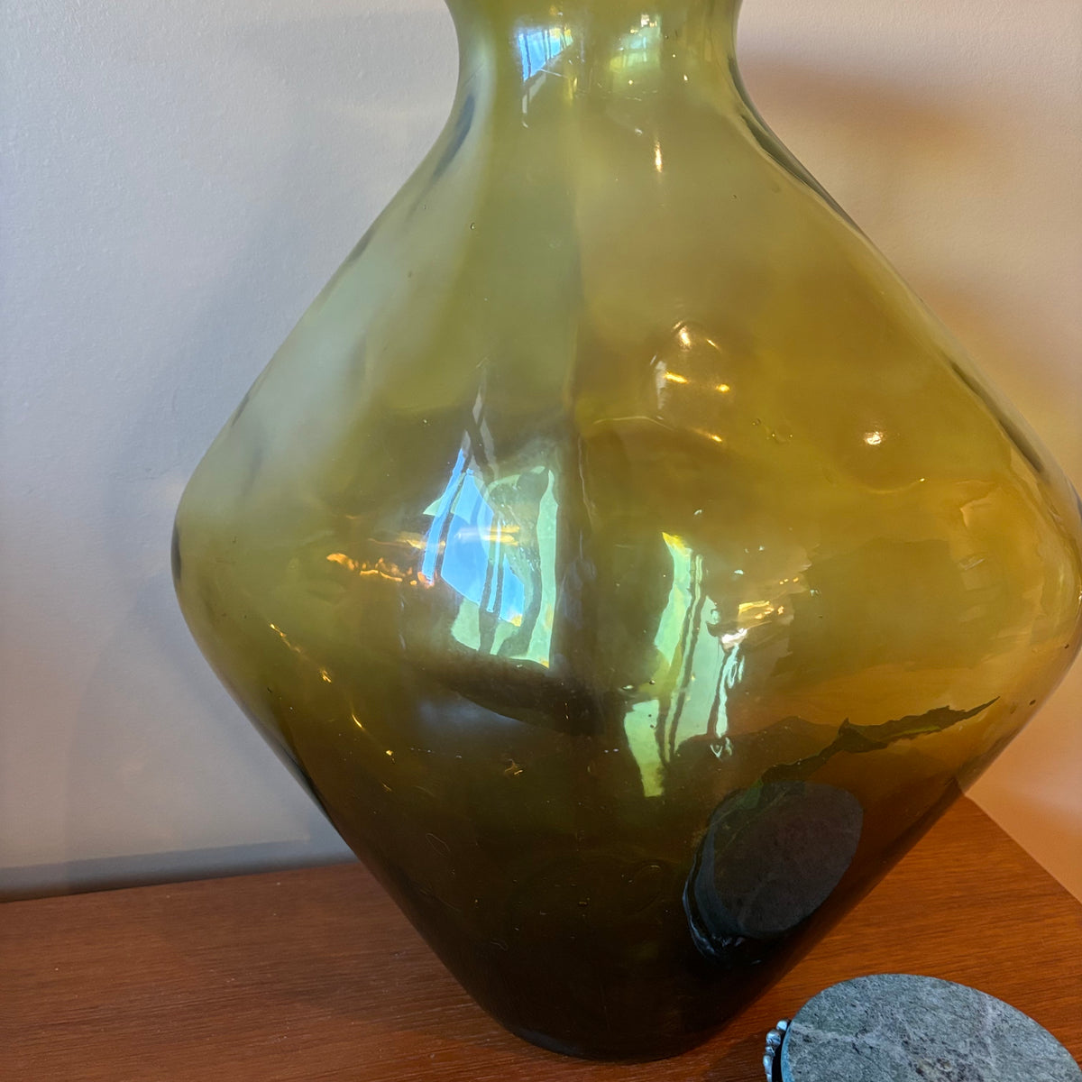 R136 Home Decor Grouping (large green glass vase and more)