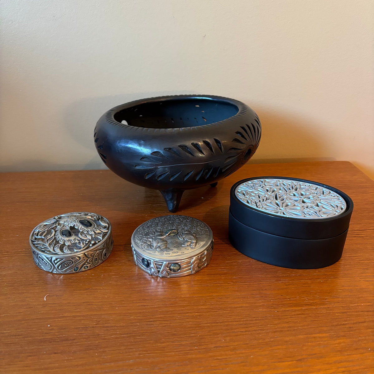 R138 Home Decor Grouping (pewter boxes and more)