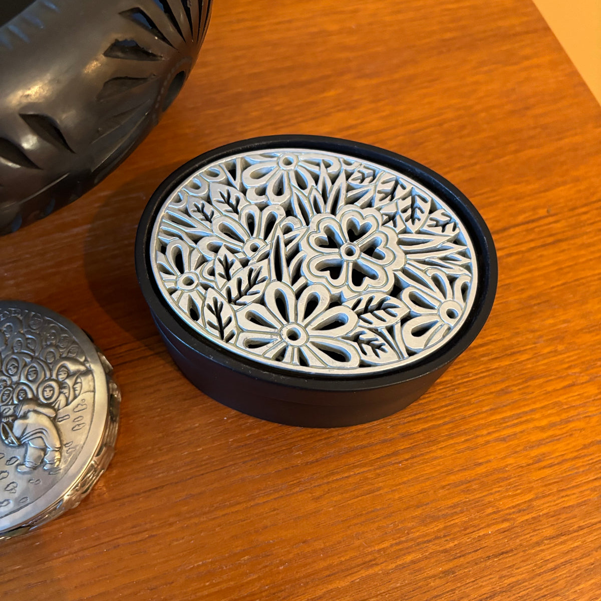 R138 Home Decor Grouping (pewter boxes and more)