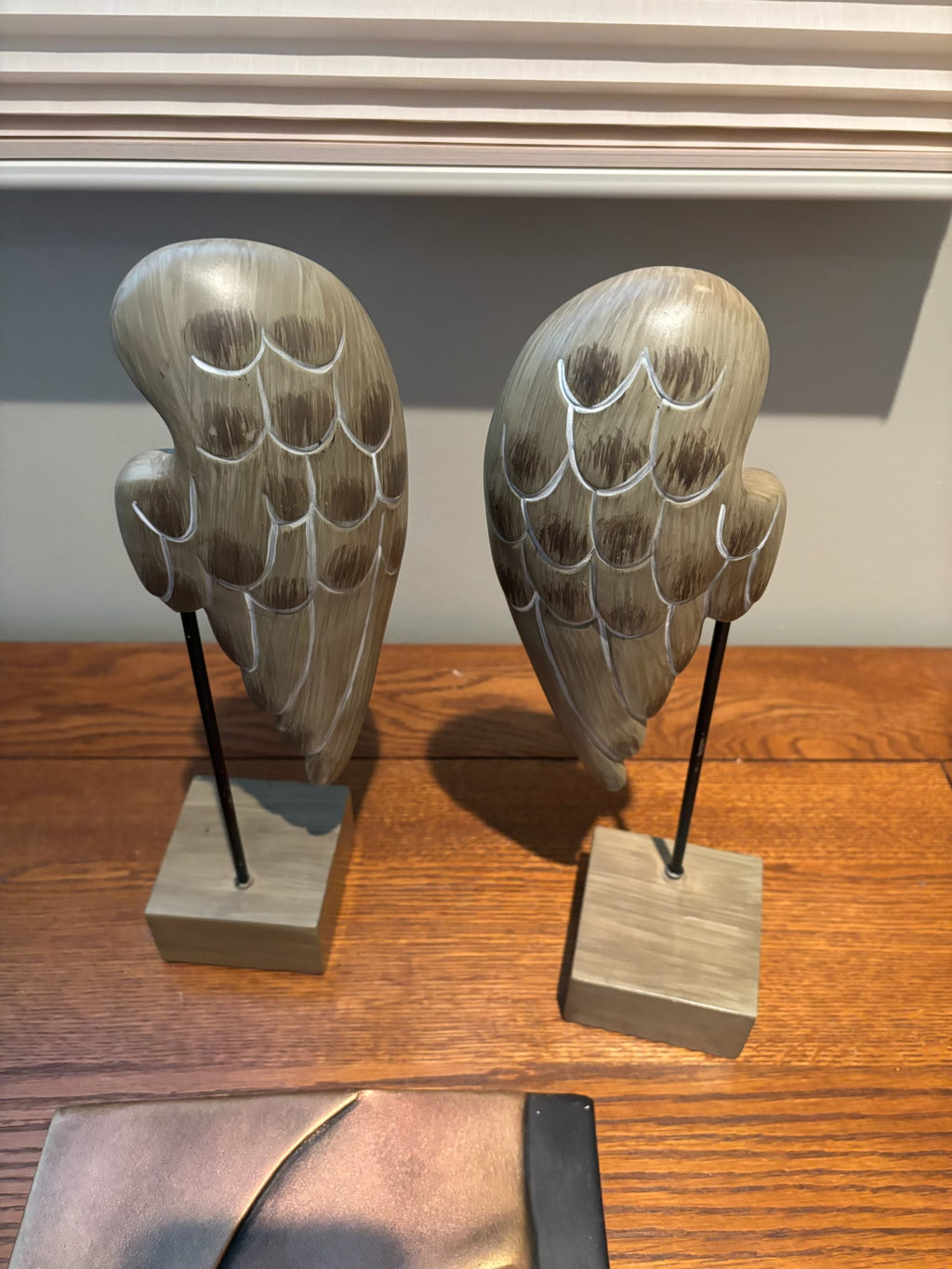 R218 Home Decor Grouping (winged bookends and more)