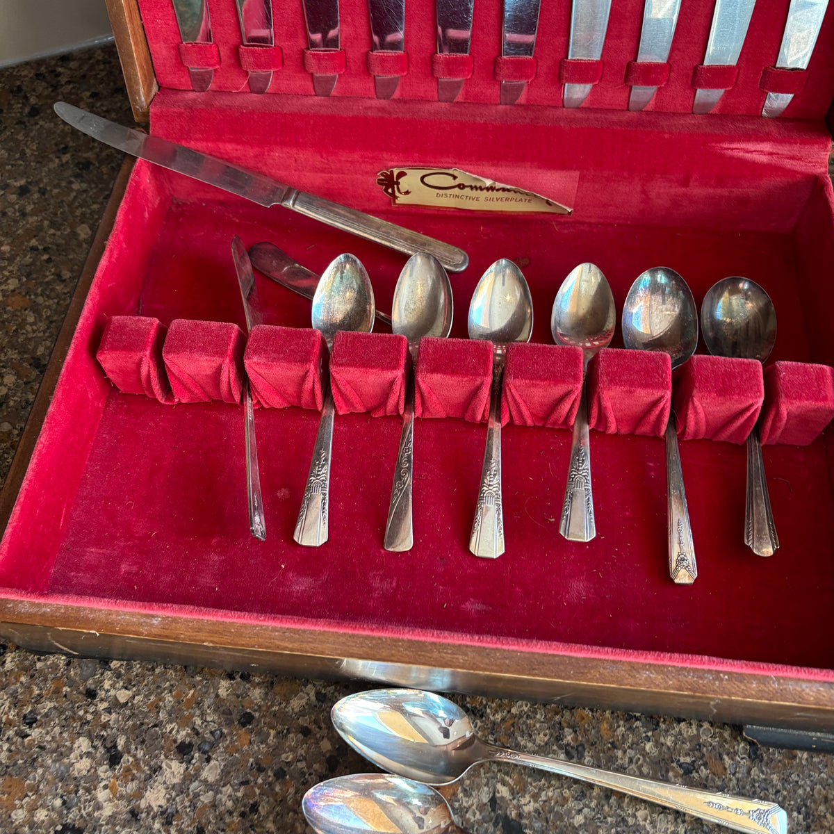 R143 Oneida Cutlery Set (Surf Club pattern)