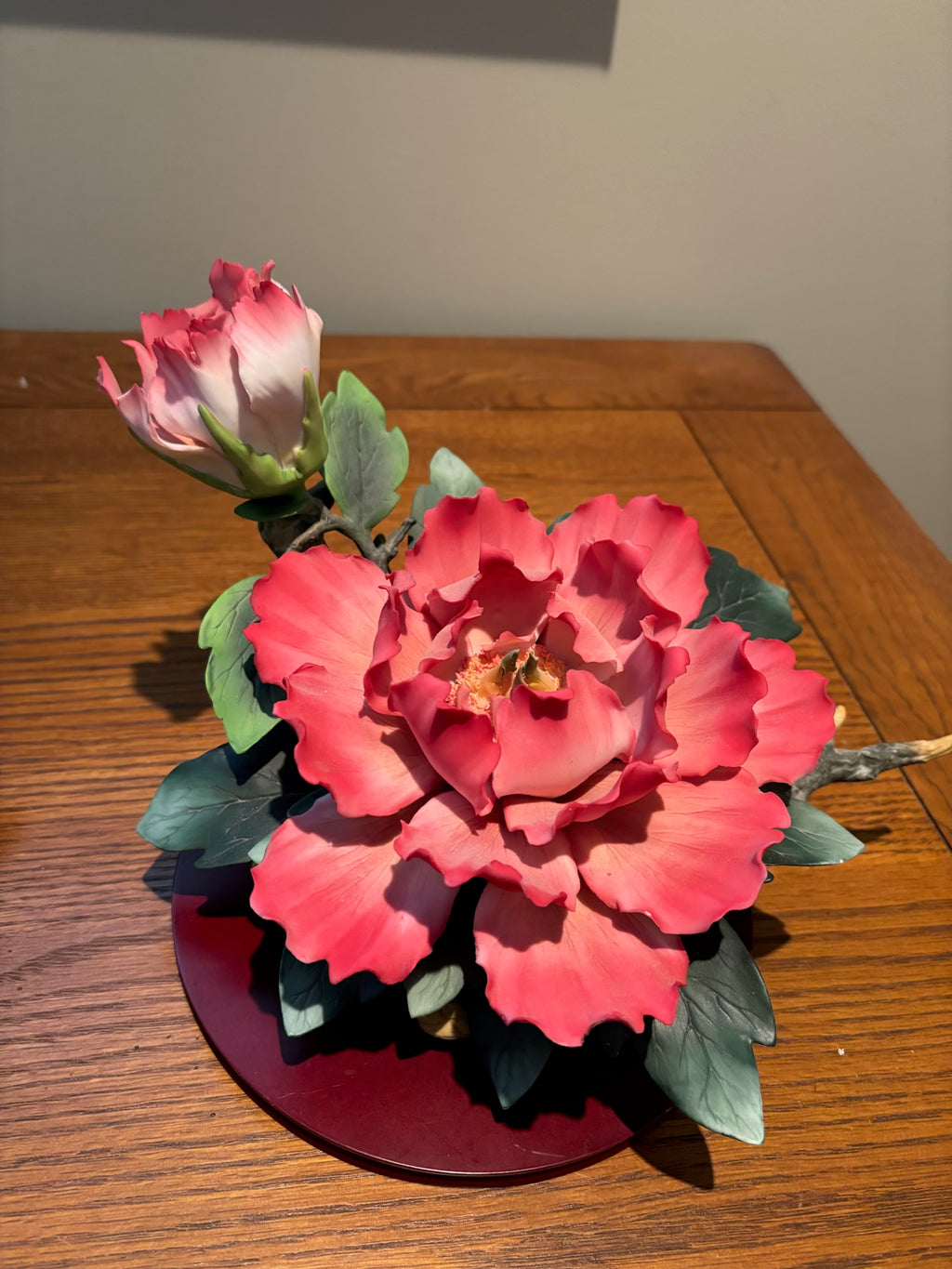 R219 Set of 2 decorative porcelain flowers