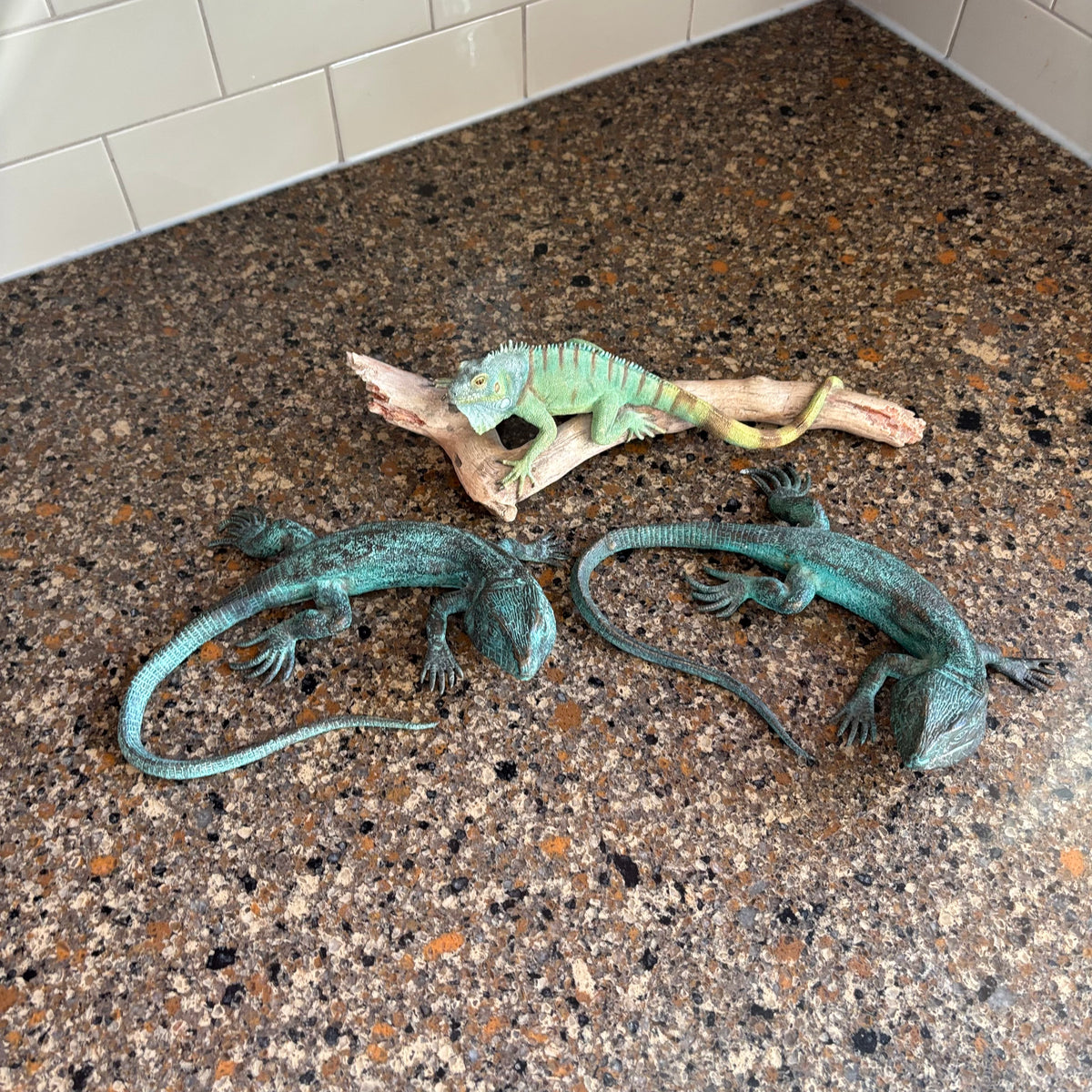 R146 Lizard Figurines Grouping