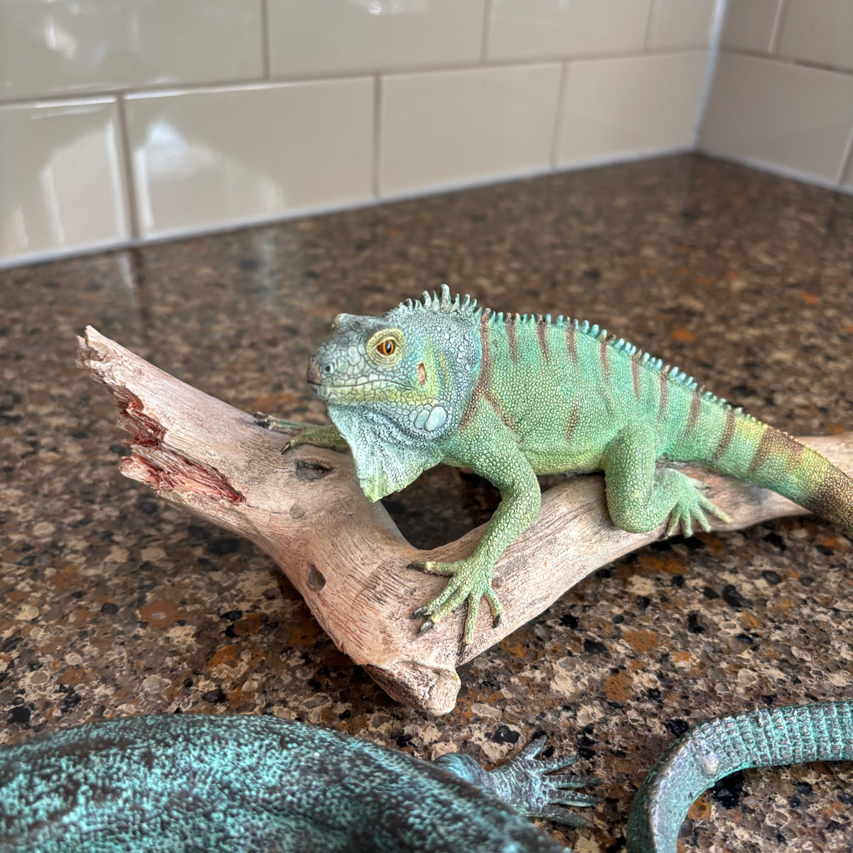 R146 Lizard Figurines Grouping