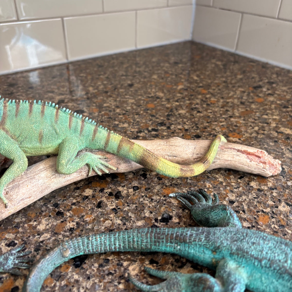 R146 Lizard Figurines Grouping