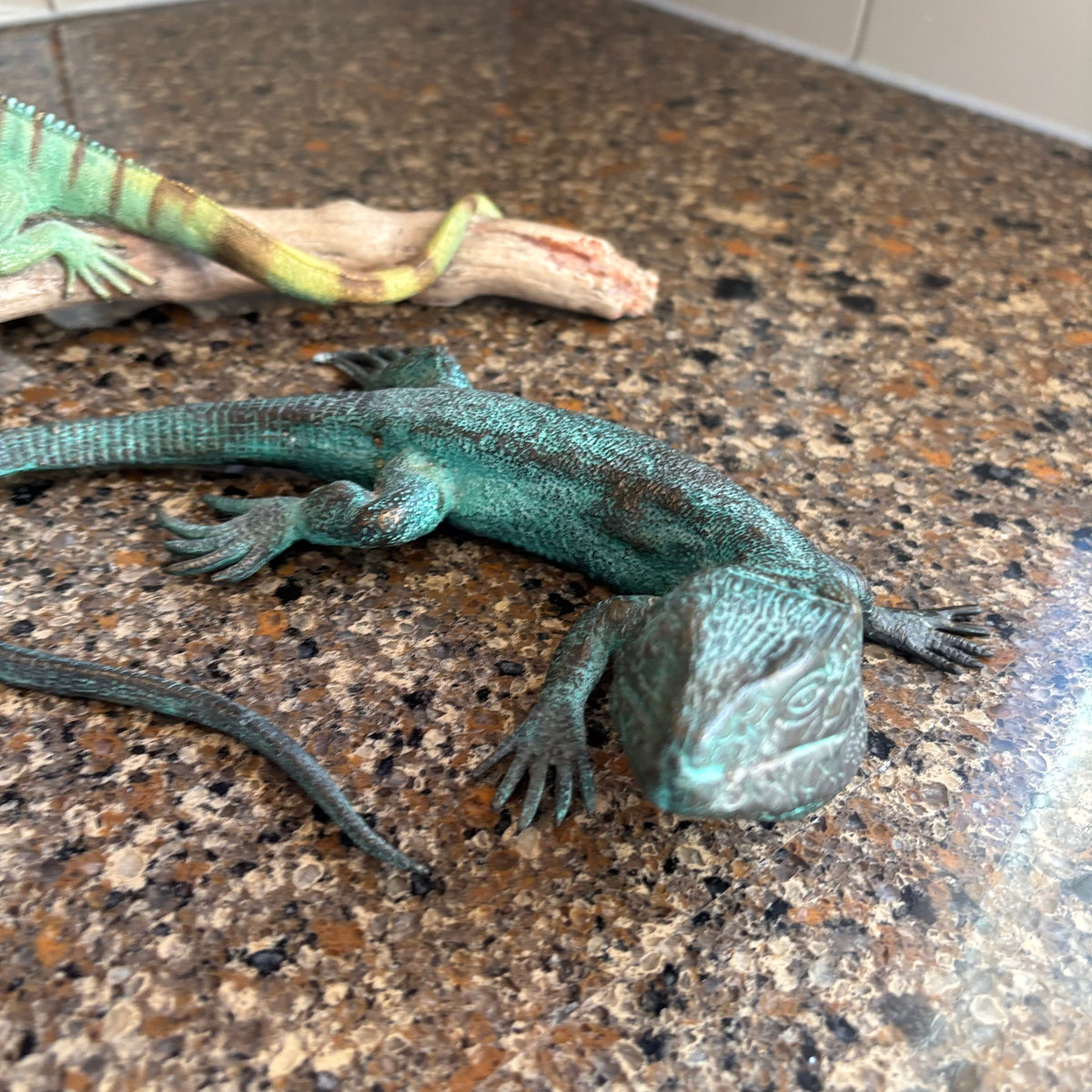 R146 Lizard Figurines Grouping