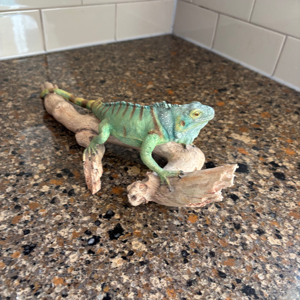 R146 Lizard Figurines Grouping