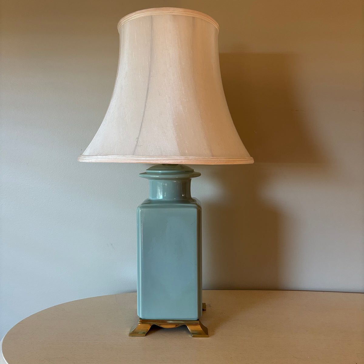 R152 Vintage blue ceramic base table lamp with ivory shade