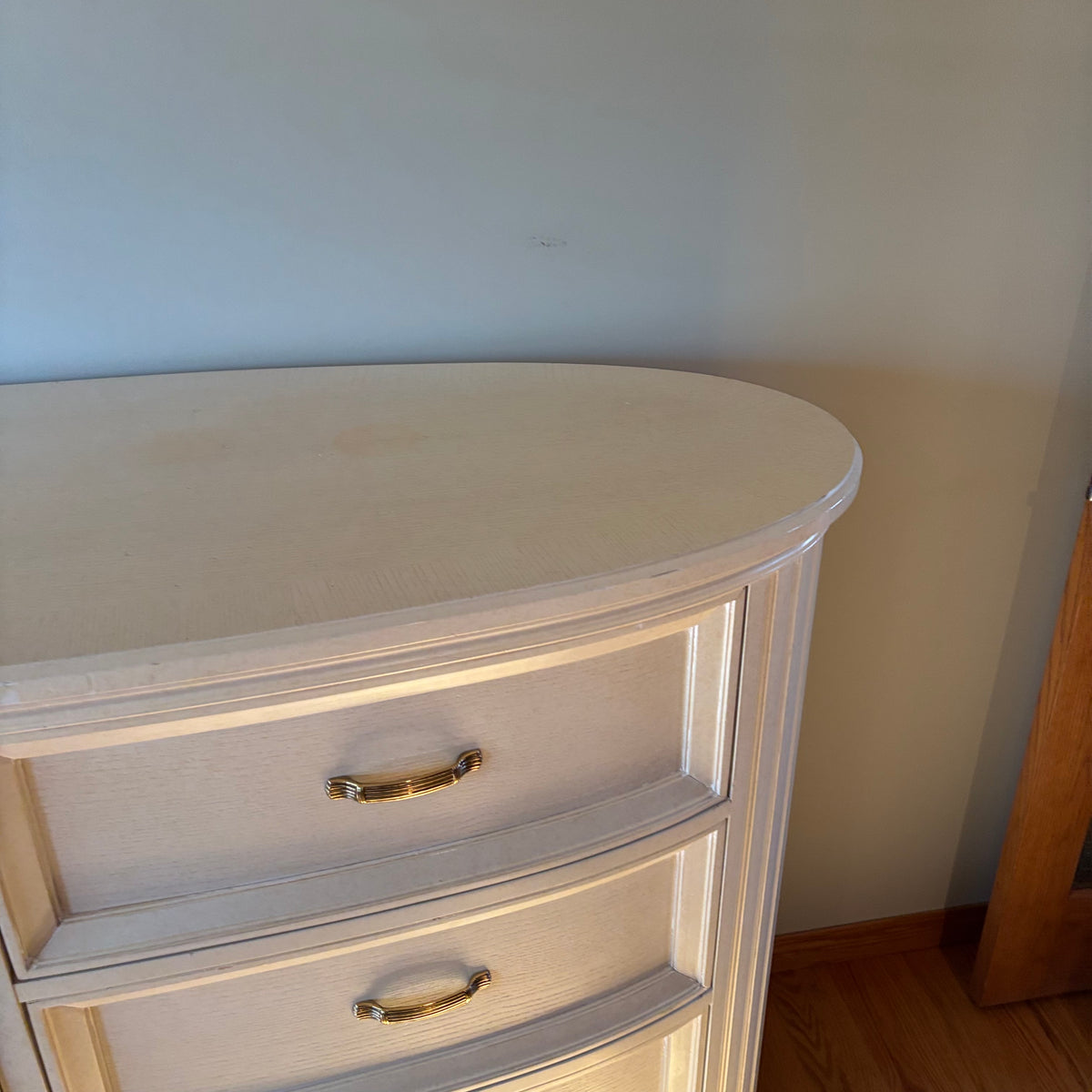 R153 Century off white wooden curved 8 drawer dresser (45" high and 22" deep) ***very heavy