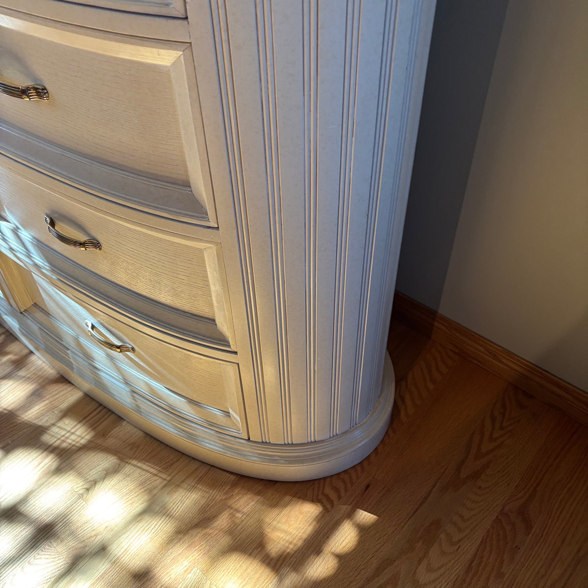 R153 Century off white wooden curved 8 drawer dresser (45" high and 22" deep) ***very heavy