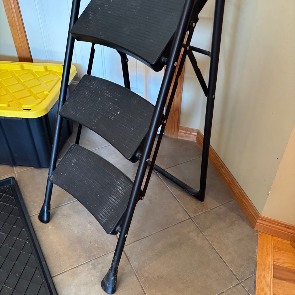 R157A Home Grouping (step ladder and more)