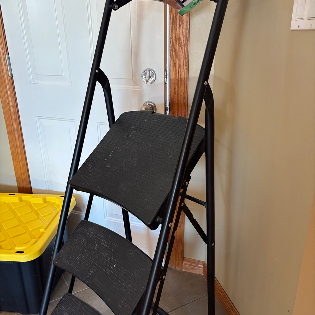 R157A Home Grouping (step ladder and more)