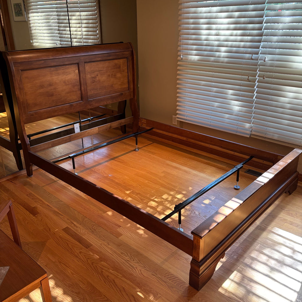 R158A Dark brown solid wood queen size bed frame (90" x 65" x 50")