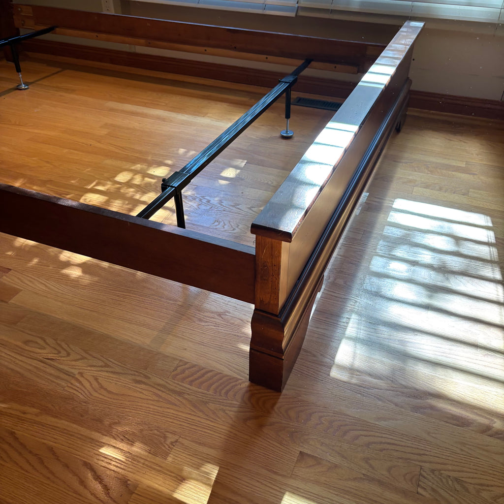 R158A Dark brown solid wood queen size bed frame (90" x 65" x 50")
